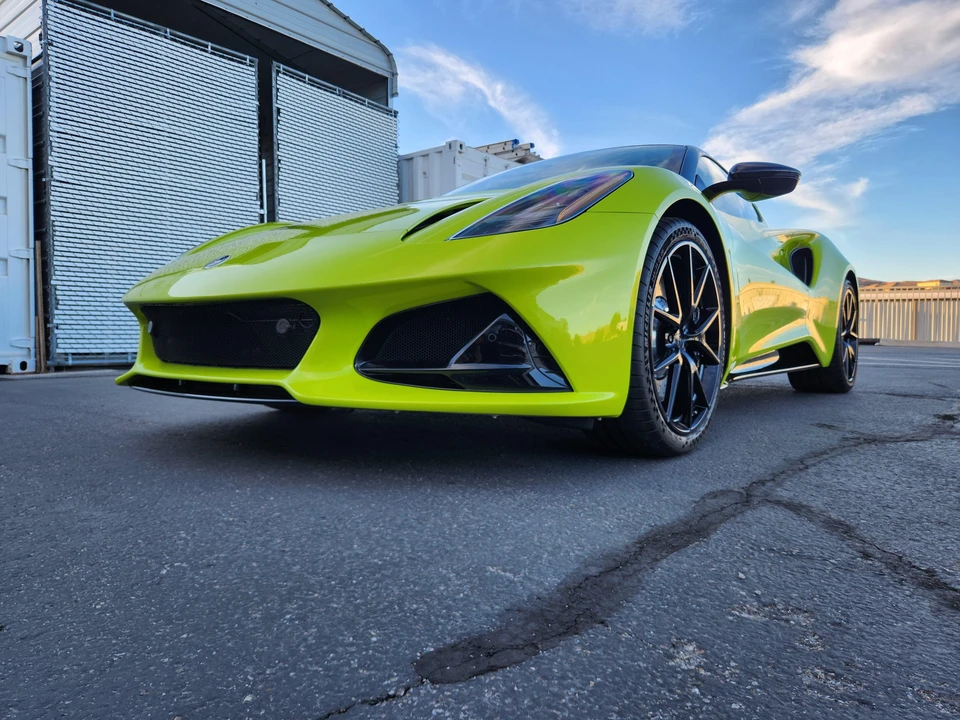 2025 Lotus Emira - Image 11 of 31