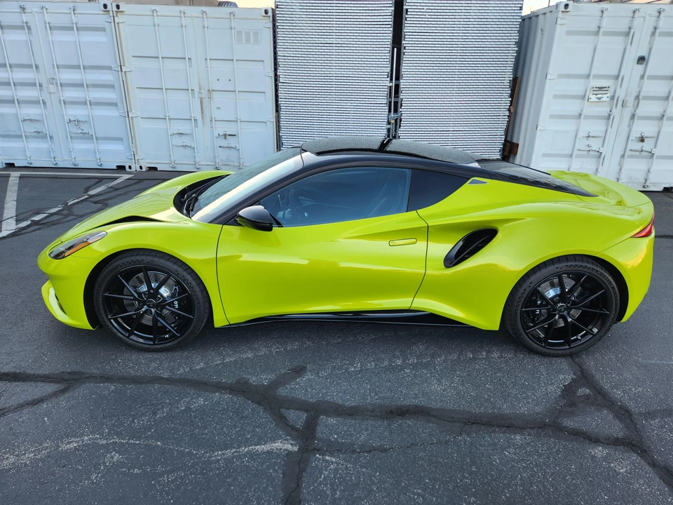 2025 Lotus Emira - Image 14 of 31