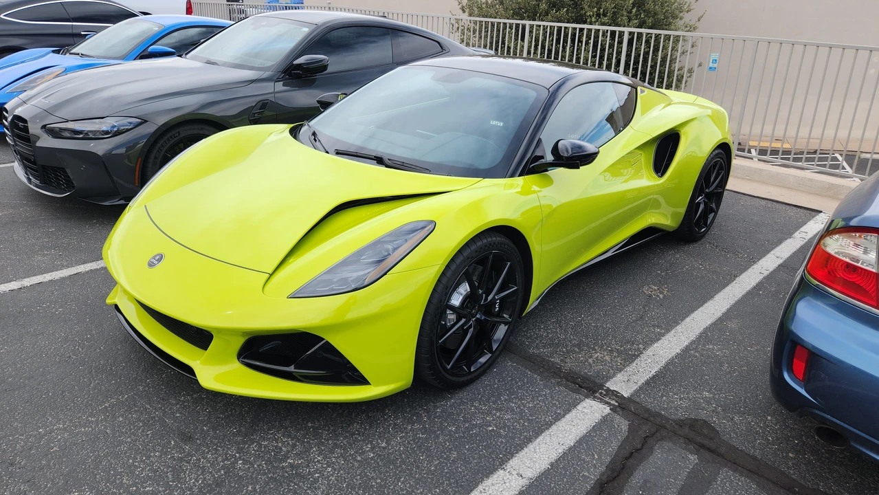 2025 Lotus Emira - Image 12 of 31