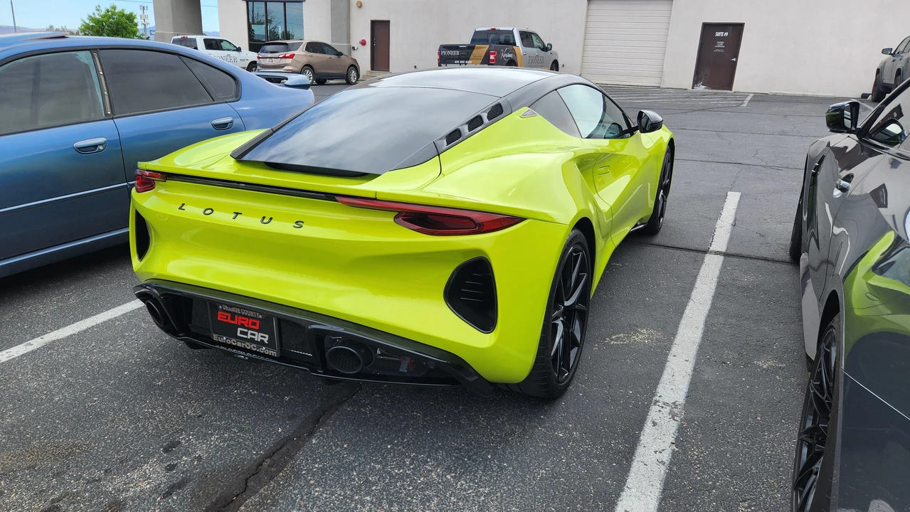 2025 Lotus Emira - Image 21 of 31