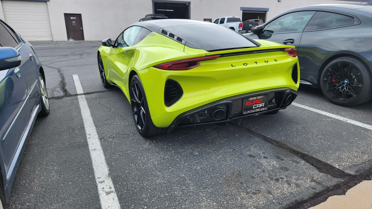 2025 Lotus Emira - Image 18 of 31