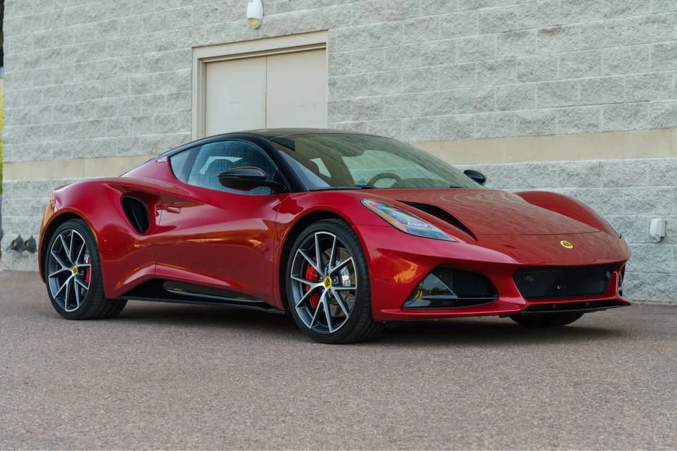2025 Lotus Emira - Image 5 of 15