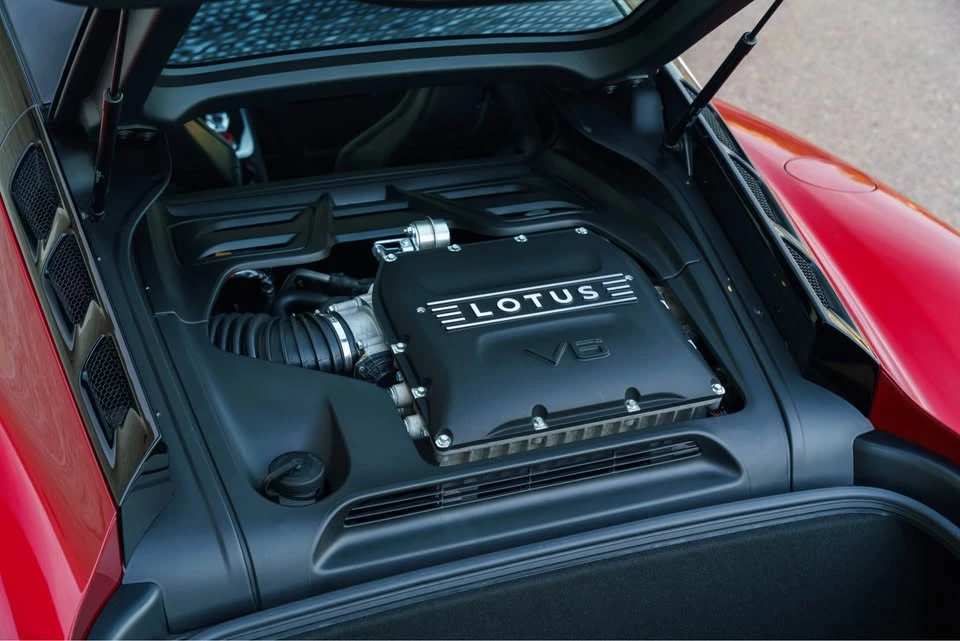 2025 Lotus Emira - Image 14 of 15