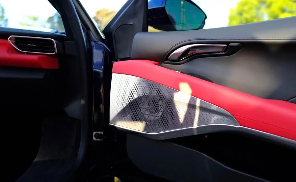 2025 Lotus Emira - Image 12 of 13