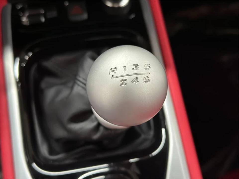 2025 Lotus Emira - Image 16 of 31