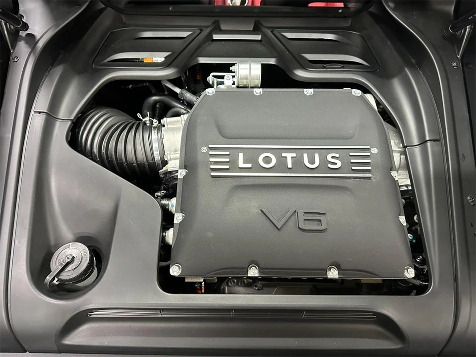 2025 Lotus Emira - Image 28 of 31