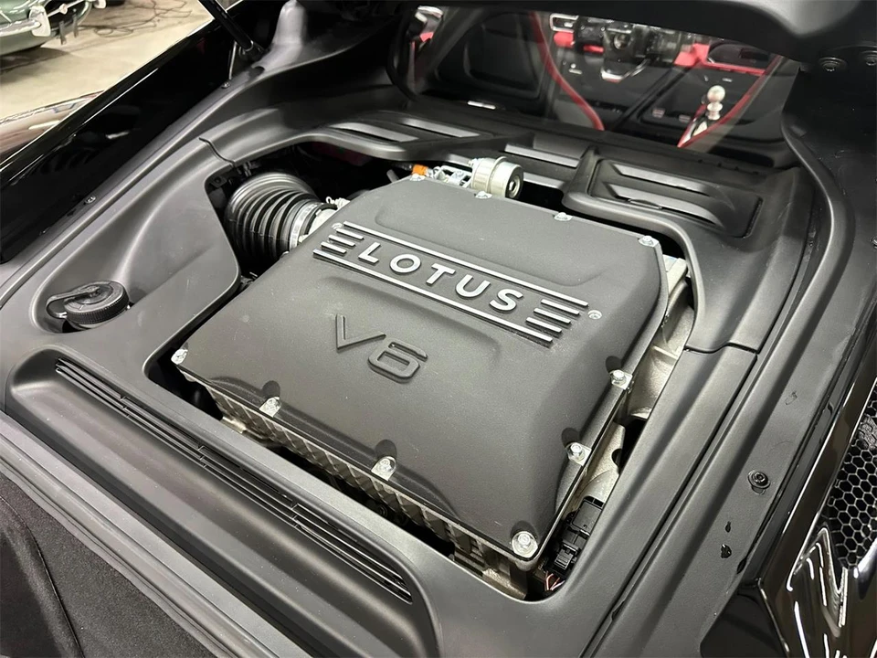 2025 Lotus Emira - Image 29 of 31
