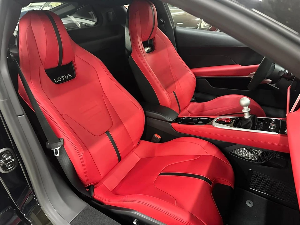 2025 Lotus Emira - Image 19 of 31