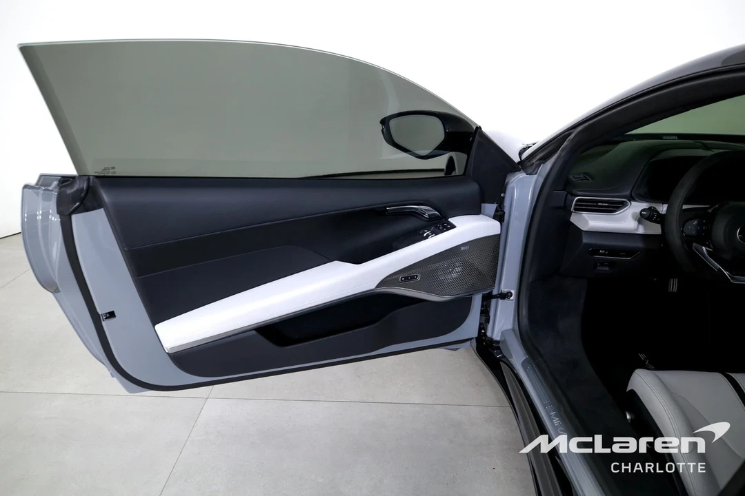 2025 Lotus Emira - Image 10 of 12