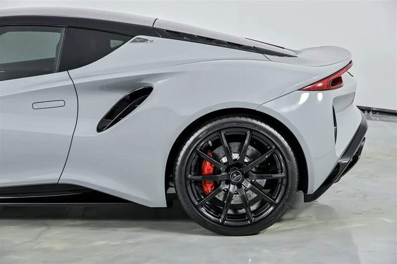2025 Lotus Emira - Image 9 of 21