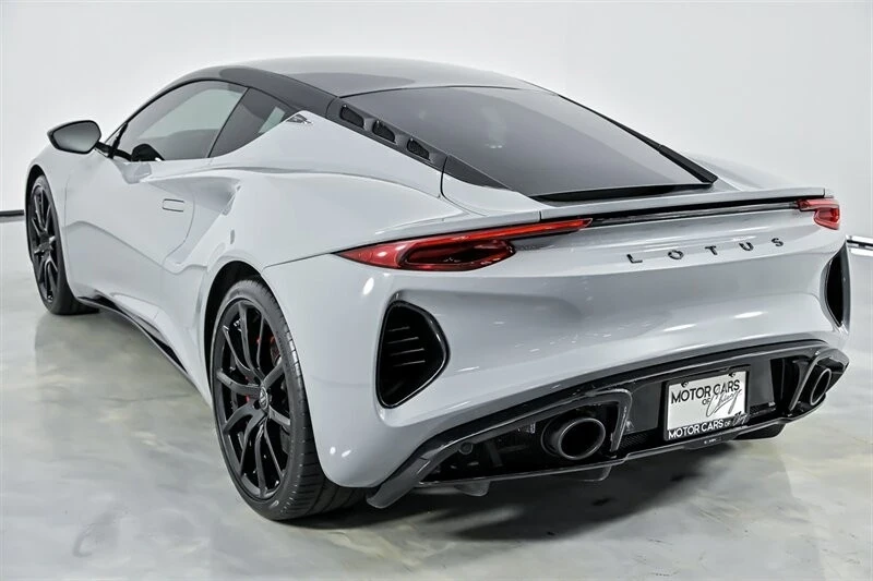 2025 Lotus Emira - Image 10 of 21