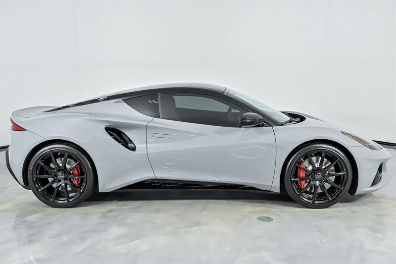 2025 Lotus Emira - Image 13 of 21