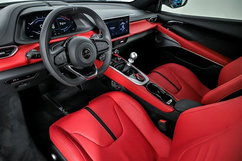 2025 Lotus Emira - Image 18 of 21