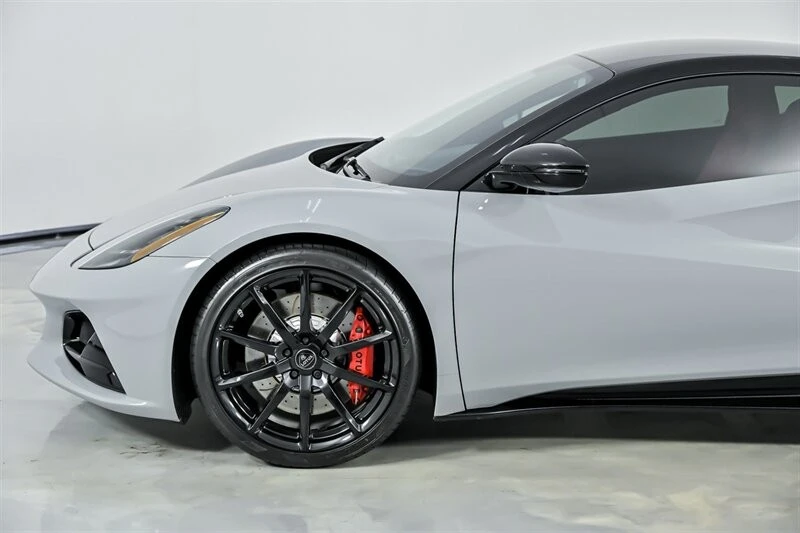 2025 Lotus Emira - Image 7 of 21
