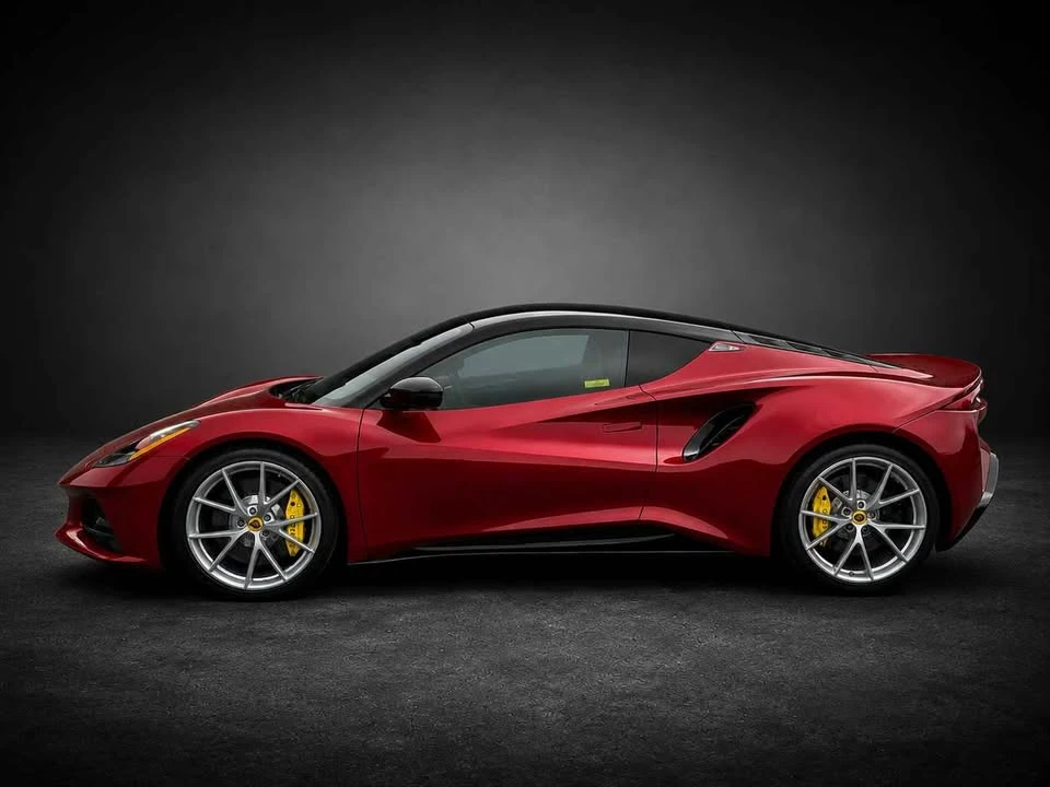 2025 Lotus Emira - Image 7 of 8