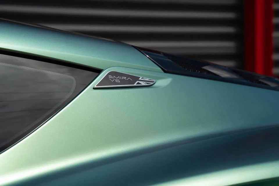 2025 Lotus Emira - Image 10 of 19