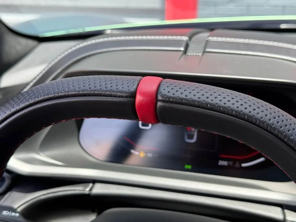 2025 Lotus Emira - Image 15 of 19