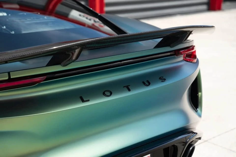 2025 Lotus Emira - Image 12 of 19
