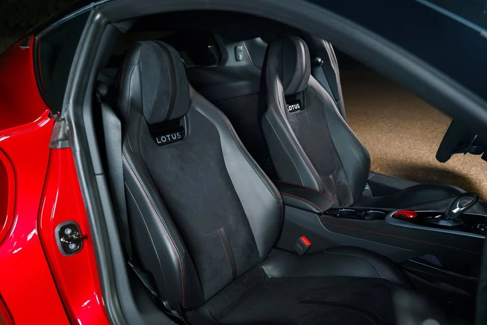 2025 Lotus Emira - Image 17 of 20