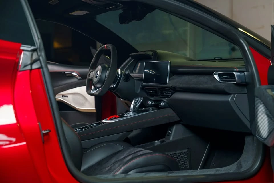 2025 Lotus Emira - Image 18 of 20