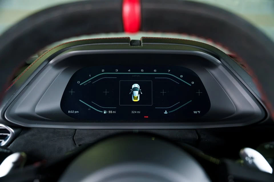 2025 Lotus Emira - Image 14 of 20