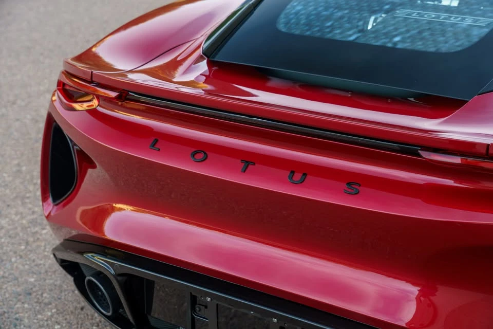 2025 Lotus Emira - Image 9 of 20