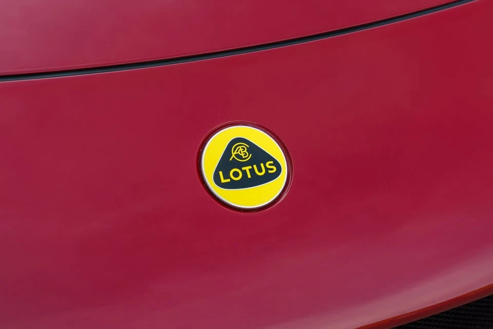 2025 Lotus Emira - Image 6 of 20