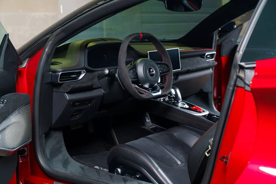 2025 Lotus Emira - Image 11 of 20