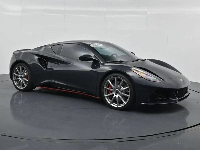 2025 Lotus Emira - Image 10 of 20