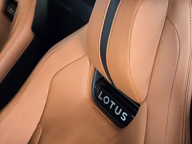 2025 Lotus Emira - Image 16 of 20