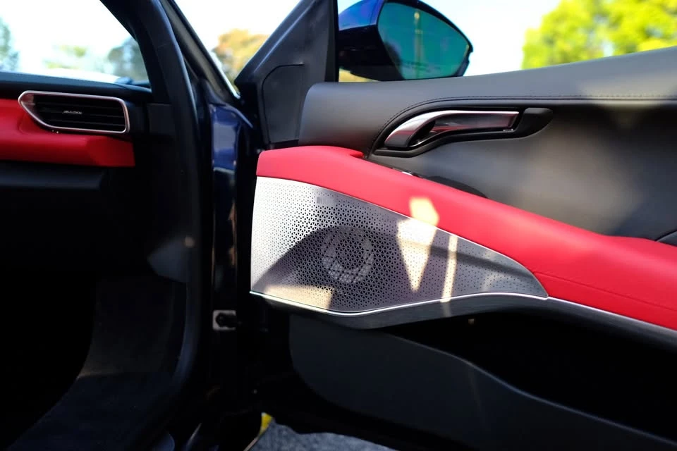 2025 Lotus Emira - Image 7 of 11