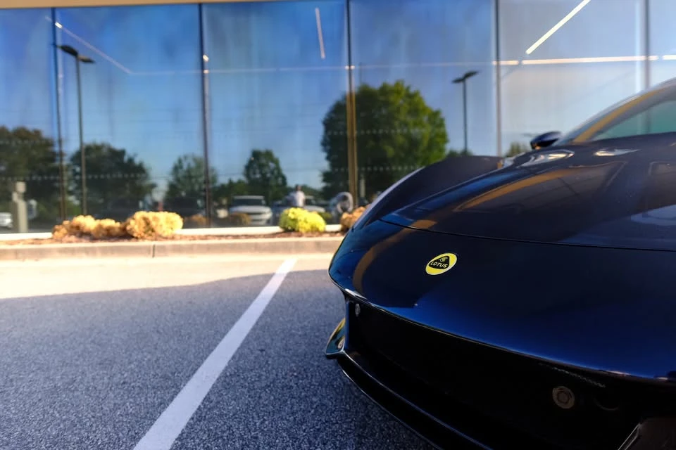 2025 Lotus Emira - Image 3 of 11