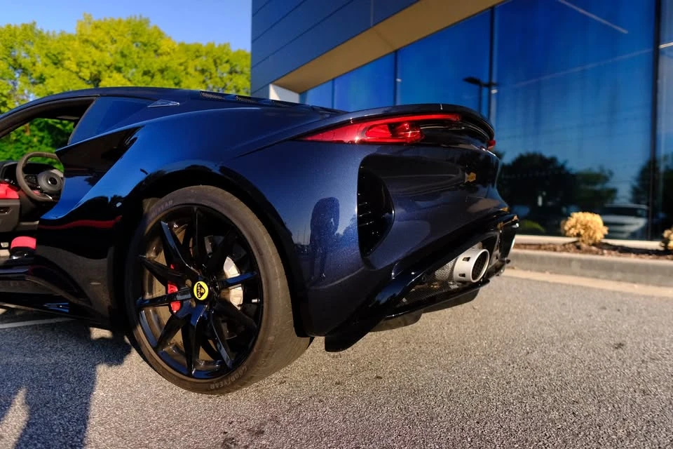 2025 Lotus Emira - Image 6 of 11