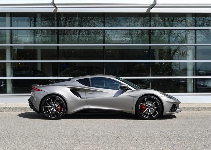 2025 Lotus Emira - Image 8 of 17