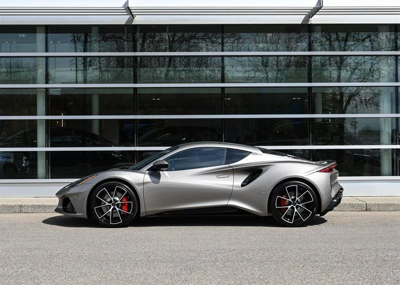 2025 Lotus Emira - Image 9 of 17