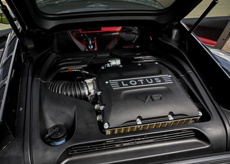 2025 Lotus Emira - Image 16 of 17