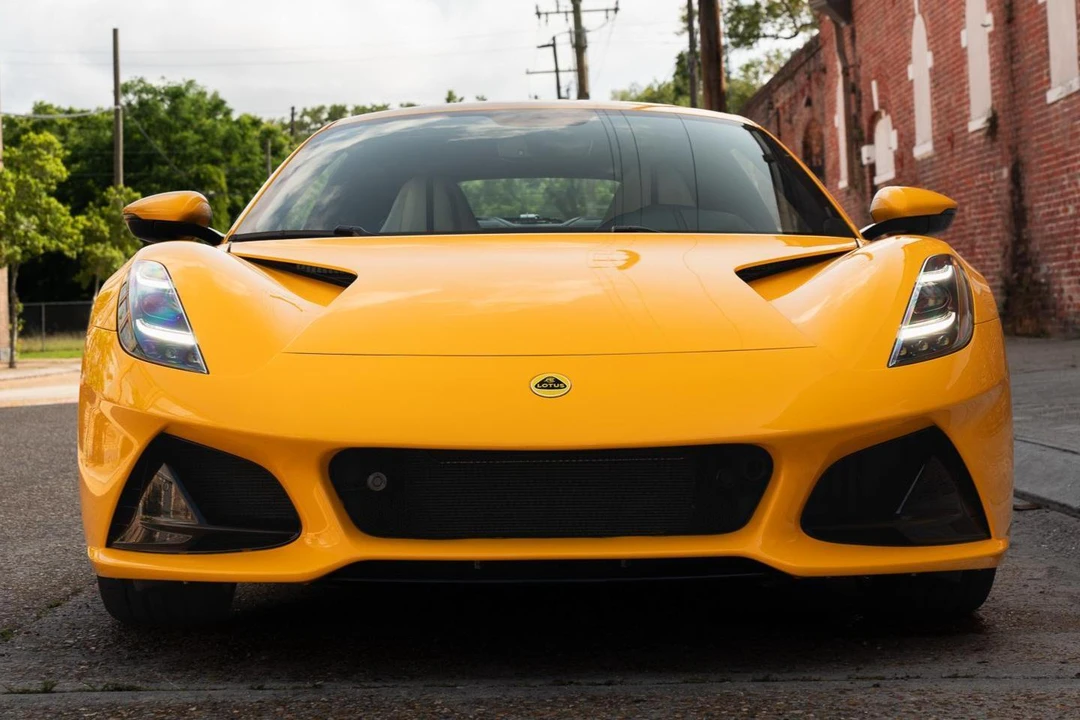 2025 Lotus Emira - Image 2 of 31