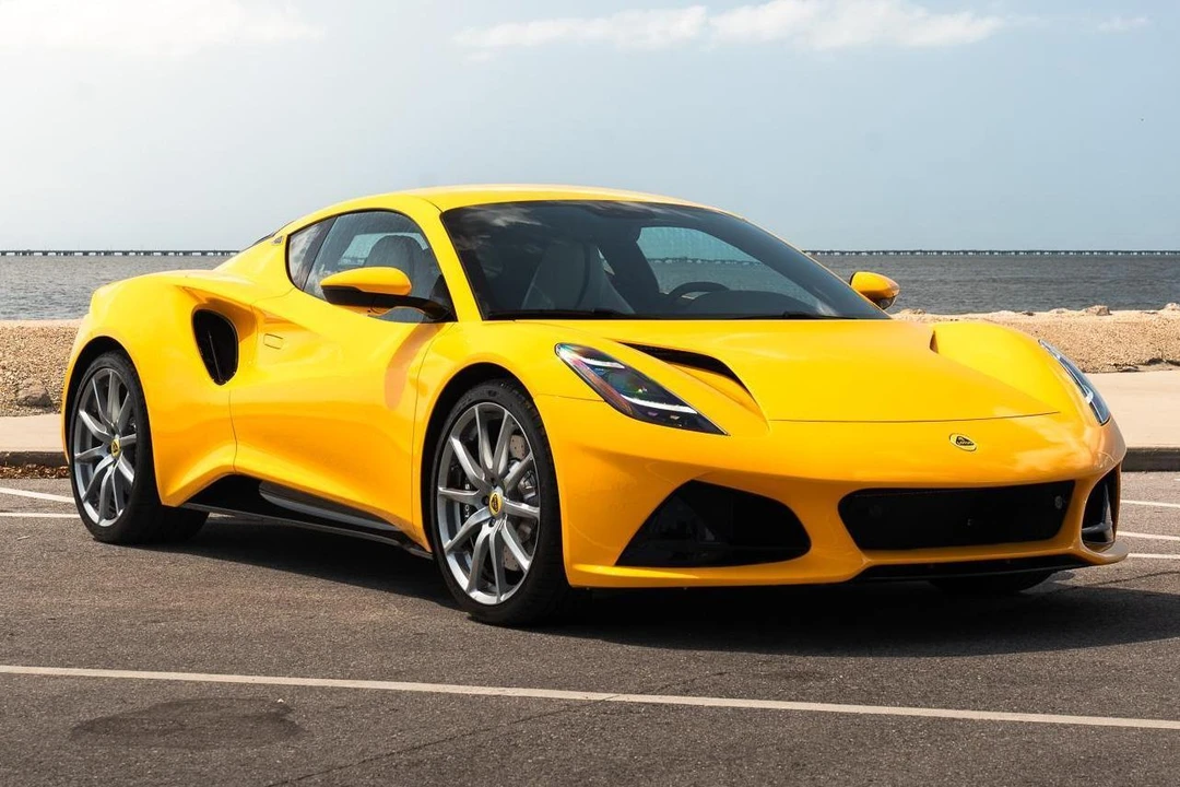 2025 Lotus Emira - Image 30 of 31