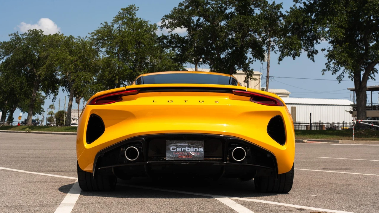 2025 Lotus Emira - Image 20 of 31