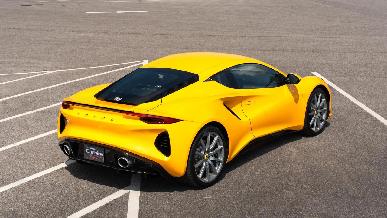 2025 Lotus Emira - Image 21 of 31