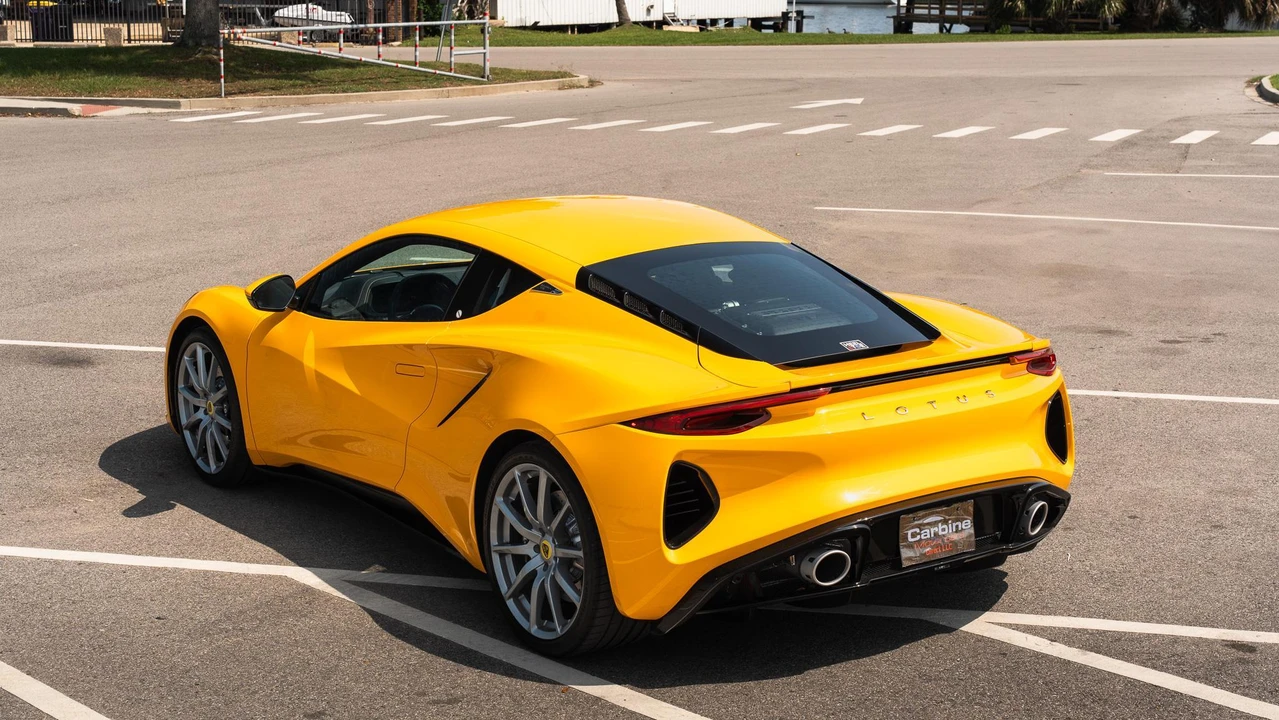 2025 Lotus Emira - Image 15 of 31
