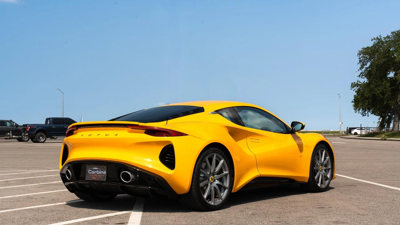 2025 Lotus Emira - Image 22 of 31