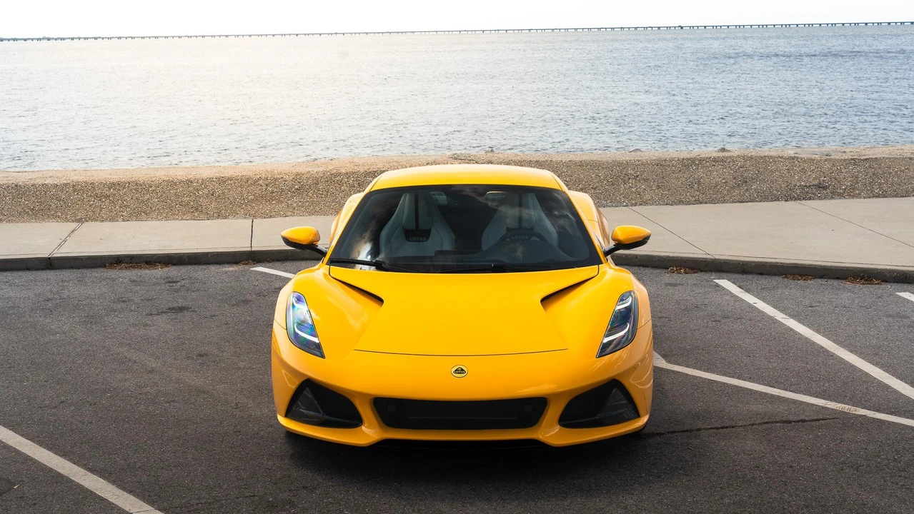 2025 Lotus Emira - Image 6 of 31