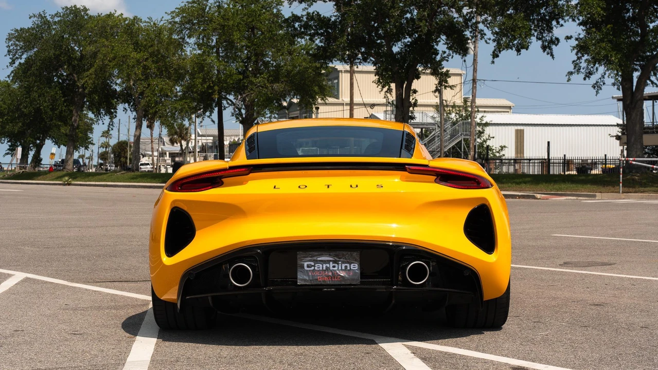 2025 Lotus Emira - Image 19 of 31