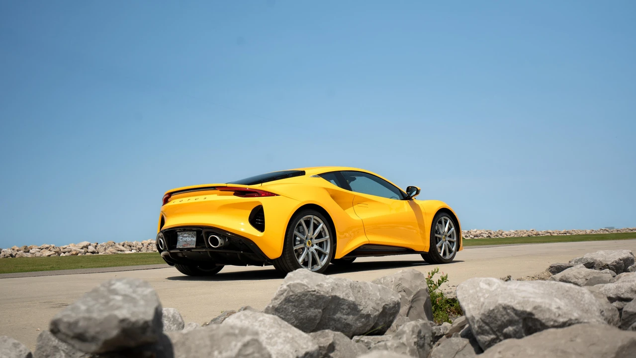 2025 Lotus Emira - Image 23 of 31