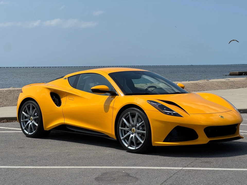 2025 Lotus Emira - Image 29 of 31