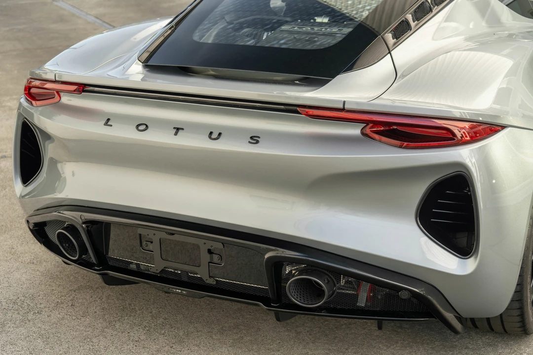 2025 Lotus Emira - Image 6 of 21