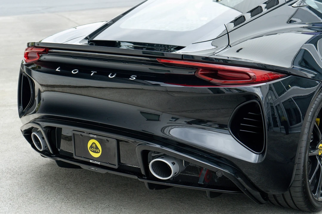 2025 Lotus Emira - Image 5 of 21