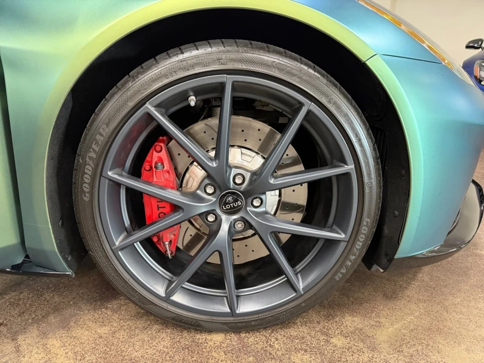 2025 Lotus Emira - Image 22 of 28