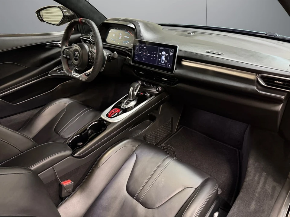 2025 Lotus Emira - Image 16 of 28